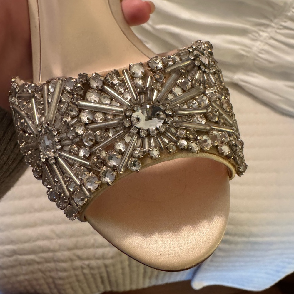 Badgley Mischka Embellished beaded and Rhinestone Size 8.5 Cream Heels - Picture 5 of 15